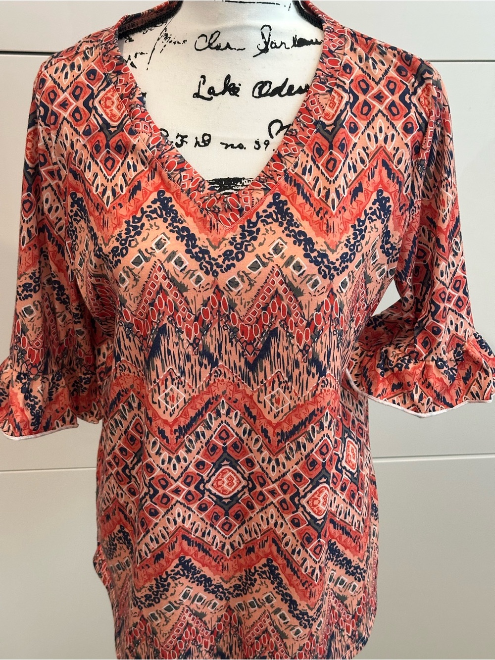 WOMEN'S V-NECK PRINTED TOP - Coral & Navy LARGE